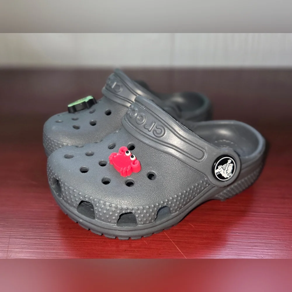 Crocs Unisex Kids Classic Clog Slate Gray Crab Turtle Jibbitz Size C5